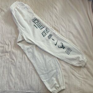 Milwaukee Bucks Nike Courtside Jogger